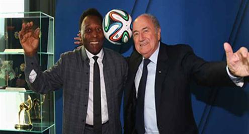 بيليه يفسد مفاجأة الفيفا ويكشف عن الكرة الذهبية التي ستقدم إليه